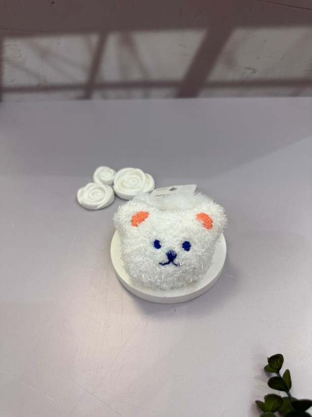 خرس پشمالو با گوش نارنجی